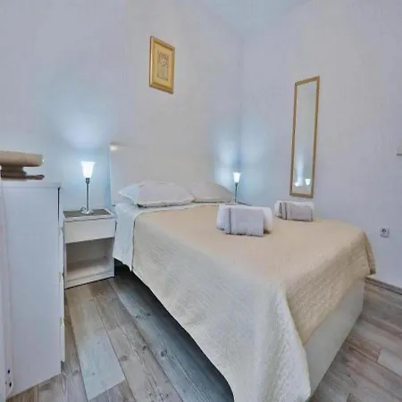 Apartment Lenka Sutivan