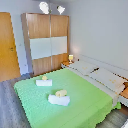 Lenka Apartment *