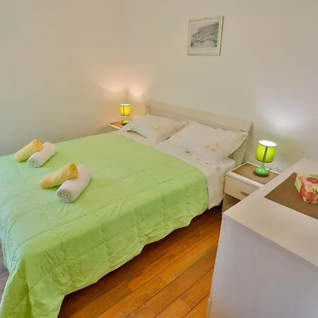 Apartment Lenka *
