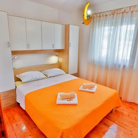 Apartment Lenka *