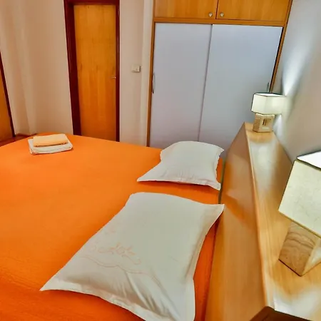 Lenka Apartment Sutivan