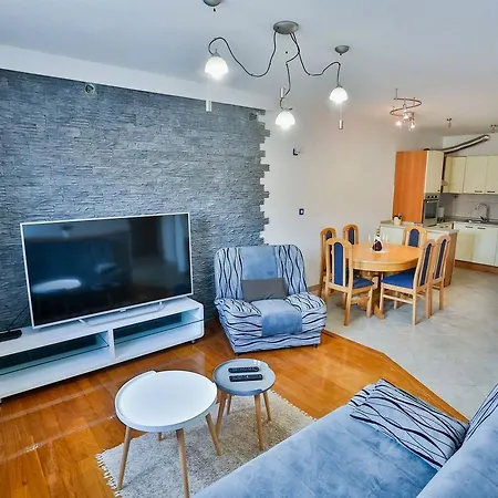 Apartment Lenka *