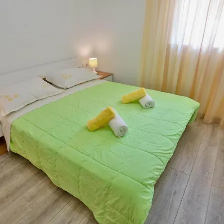 Lenka Appartement Sutivan